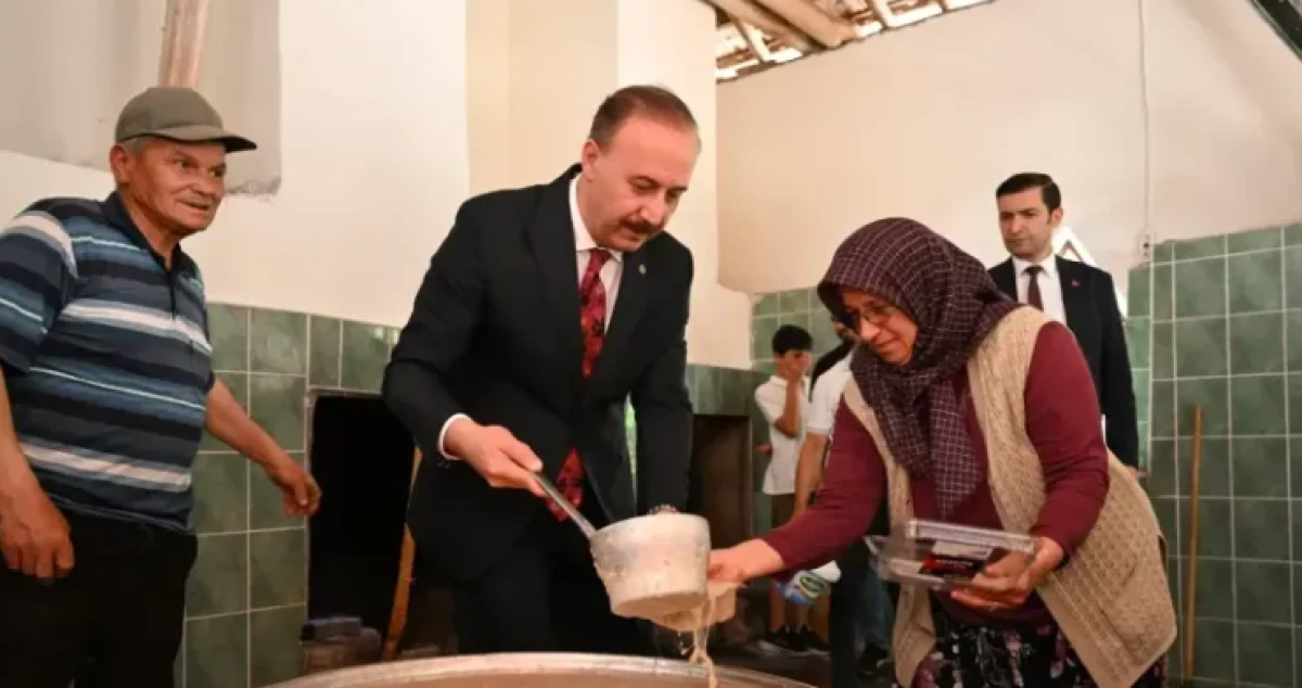 Isparta Cemevi’nde Kardeşlik Sofrası: 4 Bin Kişiye Aşure İkramı