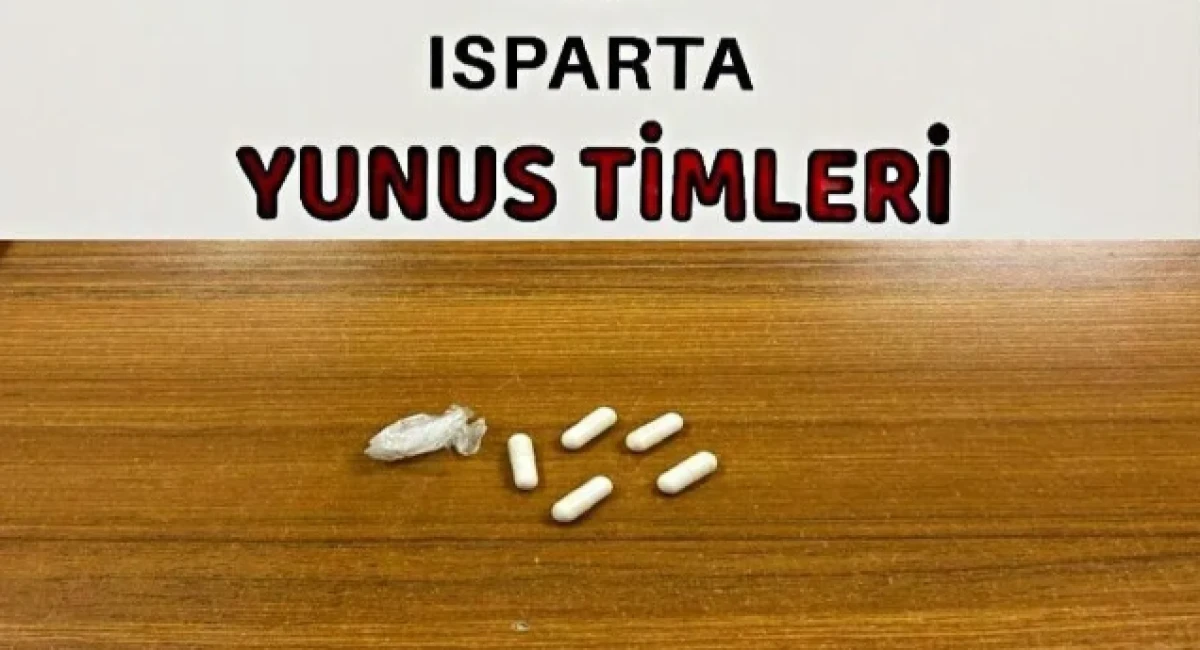 Isparta Emniyet Müdürlüğü'ne bağlı Yunus Timlerince gerçekleştirilen denetimlerde, 3 şahsın üzerinde uy*şturucu madde ele geçirildi.