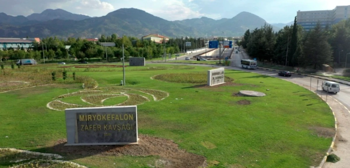 Isparta Emniyetinden “Dönel Kavşak” Uyarısı: Geçiş Hakkına Dikkat!