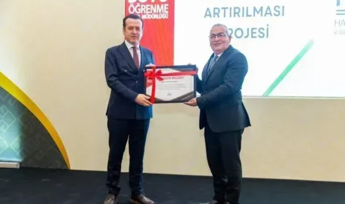 Isparta Halk Eğitimi Merkezi, HEMKAP Projesi kapsamında Türkiye genelinde ilk 10’da yer aldı.