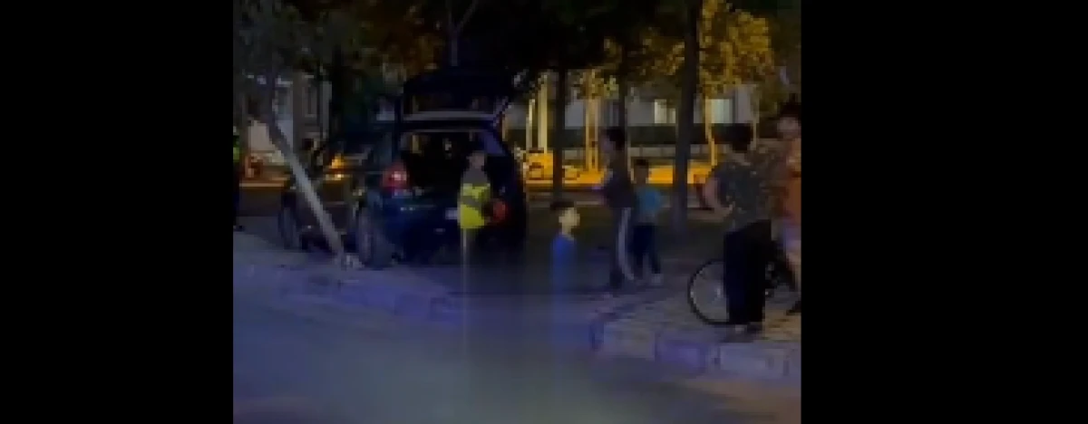 Isparta Sağlık Parkı'nda Sürücü Kaldırıma Çıktı