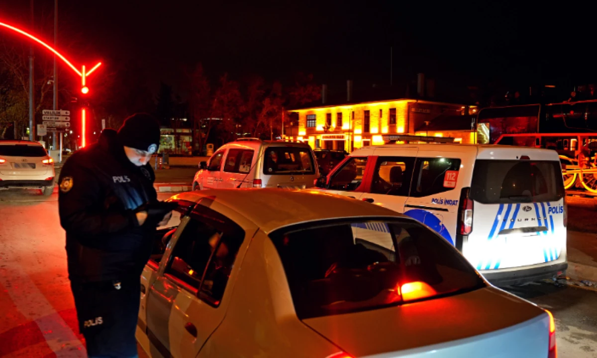 Isparta&rsquo;da kritik noktalarda polis denetimi