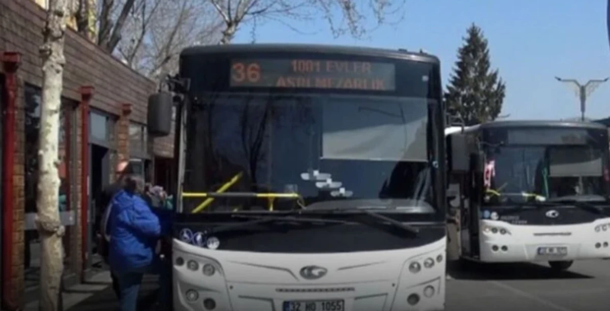 ISPARTA&rsquo;DA ULAŞIM TEPKİSİ: &ldquo;G&Uuml;L KART DEĞİL, Y&Uuml;K KART!&rdquo;