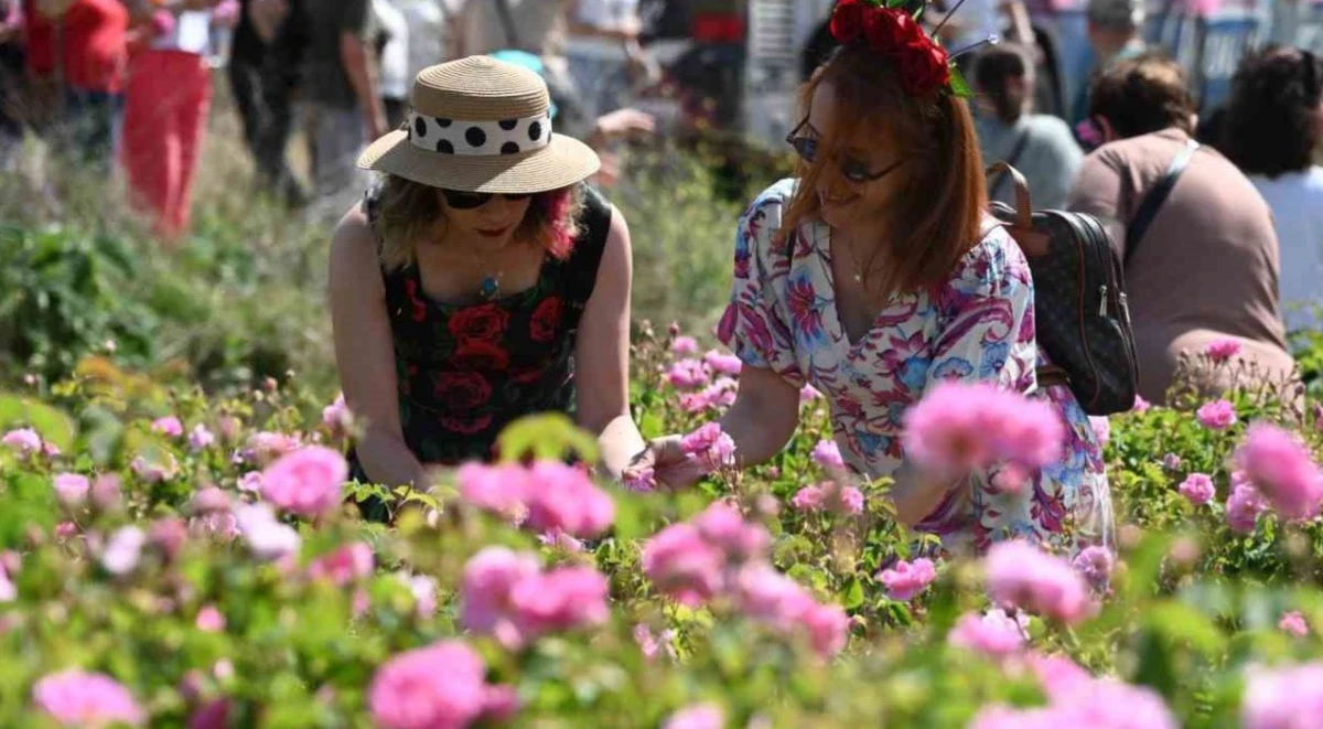 Isparta&rsquo;dan D&uuml;nyaya G&uuml;l Kokulu Davet