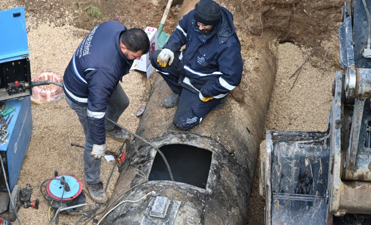 Isparta&rsquo;nın Eğirdir&rsquo;den gelen i&ccedil;me suyu borusunda yaşanan patlak ekiplerce giderildi