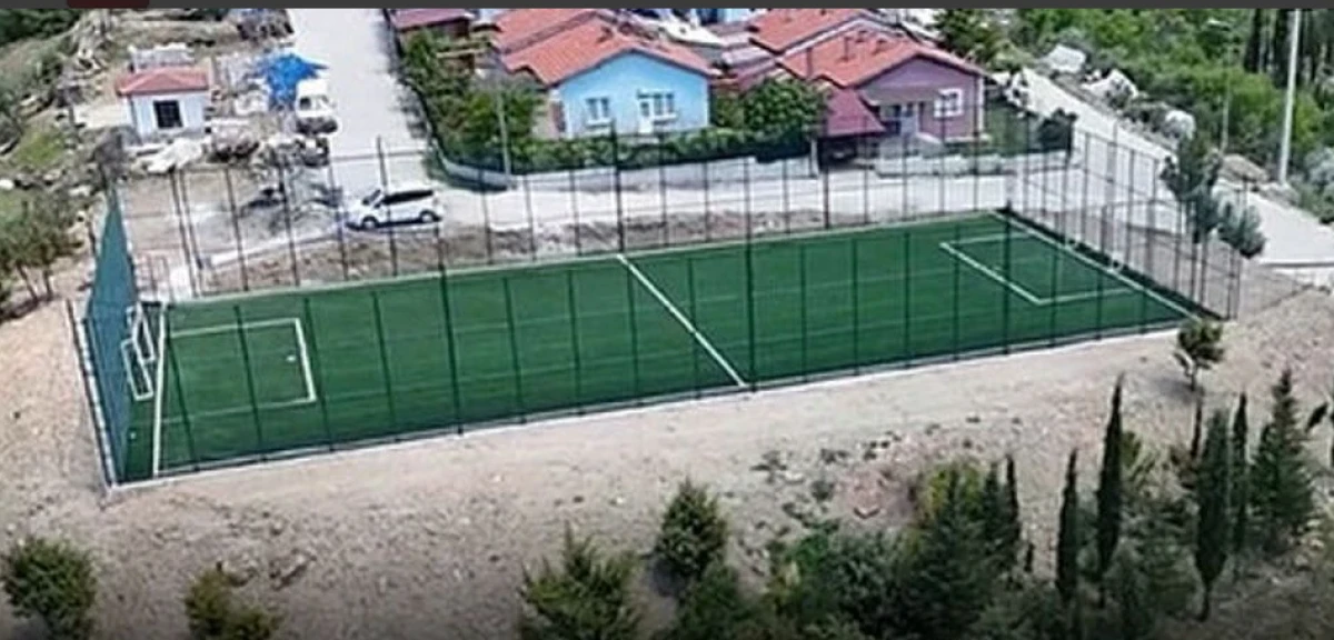 Isparta&rsquo;nın k&ouml;ylerine sentetik &ccedil;im y&uuml;zeyli halı saha hizmeti