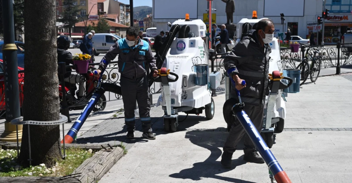Isparta&rsquo;nın temizliğinde "Fil" devri: Ak&uuml;l&uuml; s&uuml;p&uuml;rgeler Isparta sokaklarında