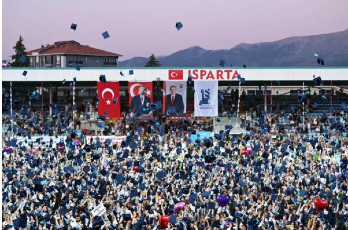 Isubü'de 6 Bin Öğrenci Kep Attı