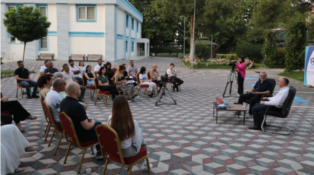 ISUBÜ'de "Bilim Kafe" Söyleşisi Gerçekleştirildi