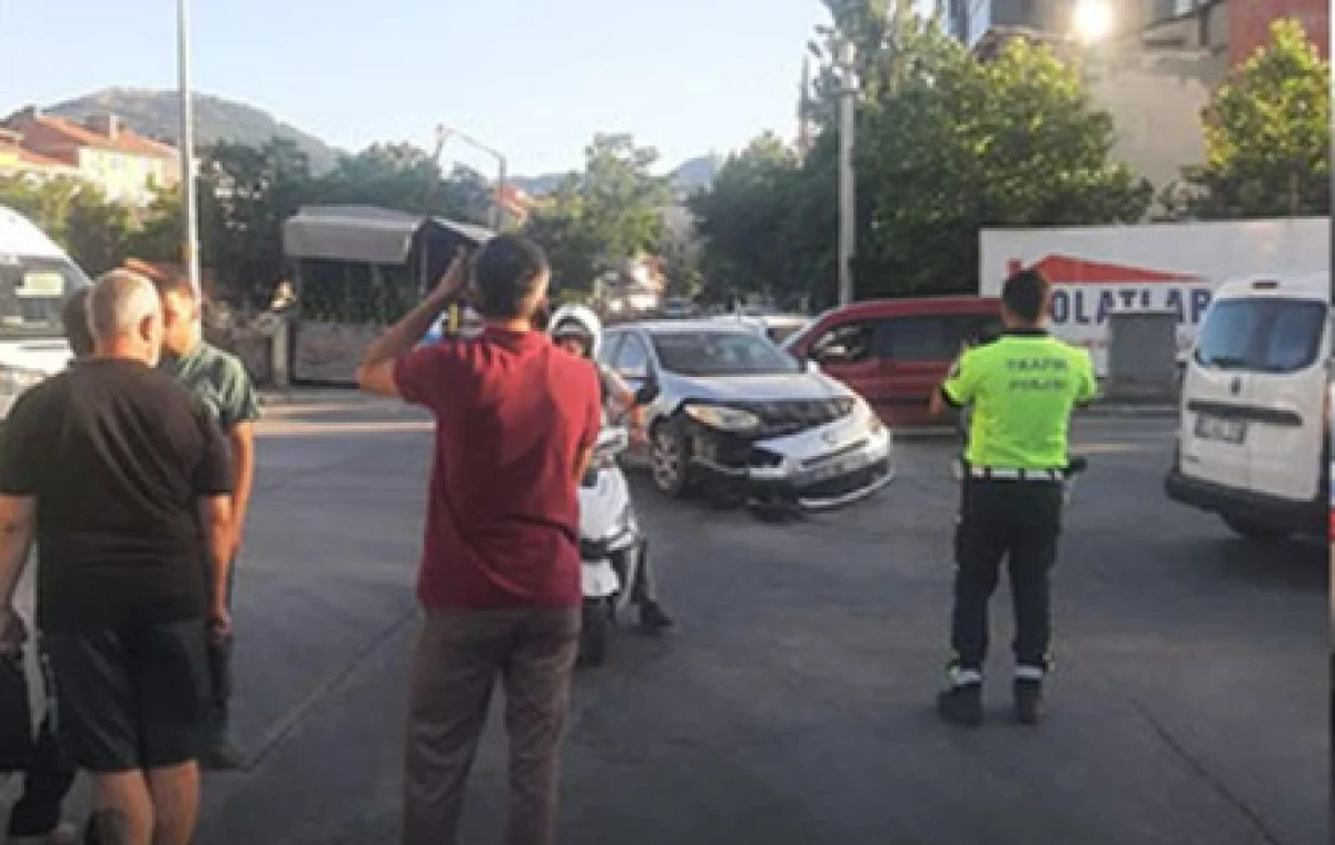 Karaağaç Mahallesi’nde Trafik Kazası: Yol Kısa Süreliğine Kapandı