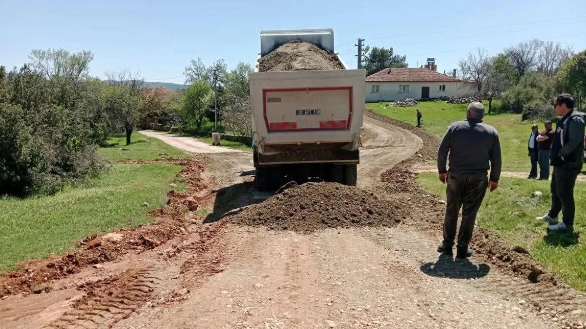 K&ouml;y yolları yenileniyor