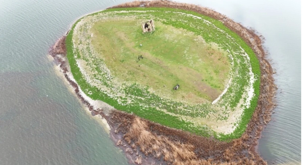 Kuraklıktan etkilenen Mada Adası nefes aldı, yağışlar su seviyesini y&uuml;kseltti