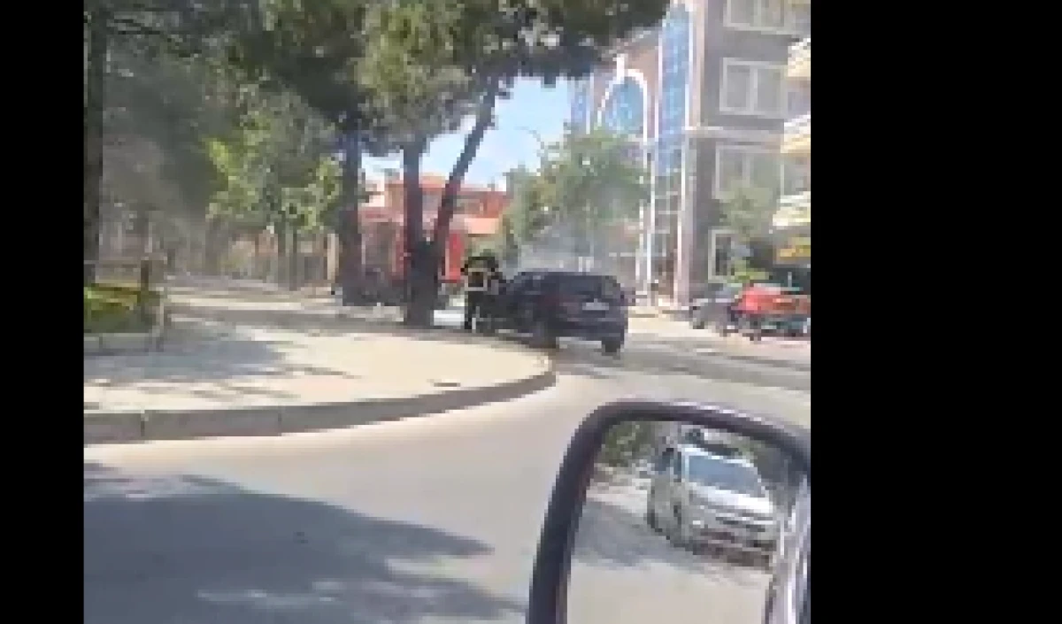 Kütüphane Önünde Araç Yangını