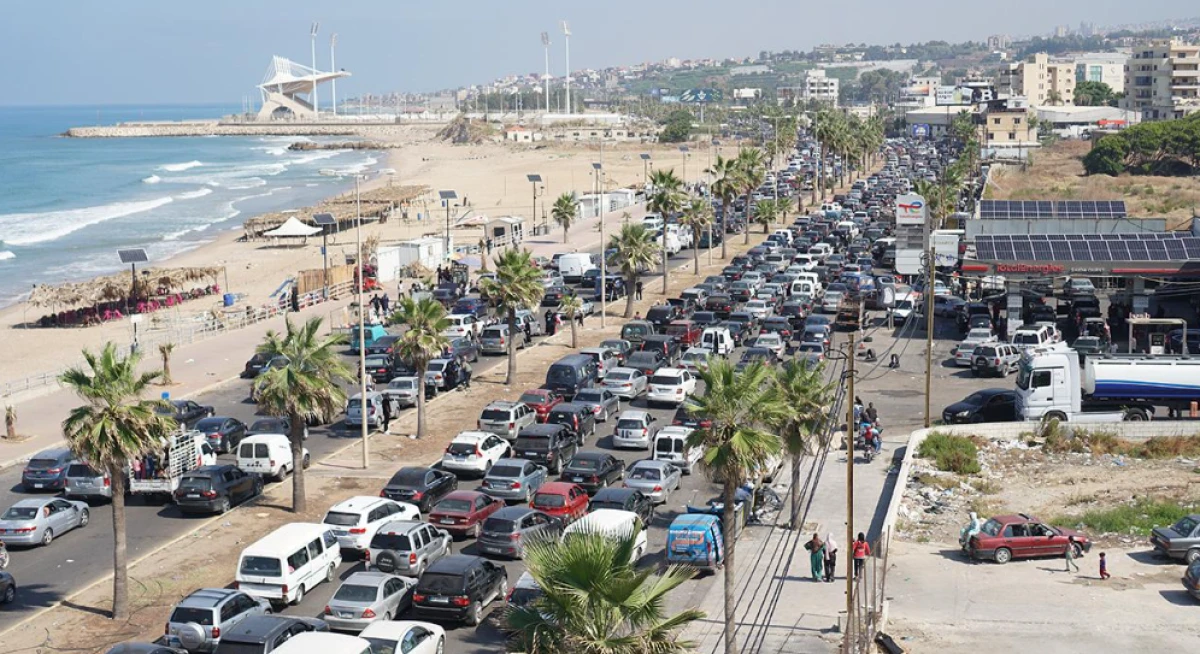 L&uuml;bnan'da g&ouml;&ccedil; dalgası b&uuml;y&uuml;yor: Bir g&uuml;nde 100 bin kişi evini terk etti