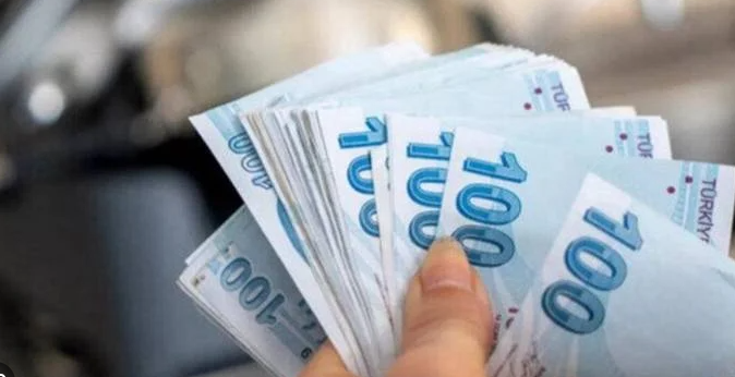 Memur emeklilerinin aylık ve ikramiyeleri hesaplara yatırıldı