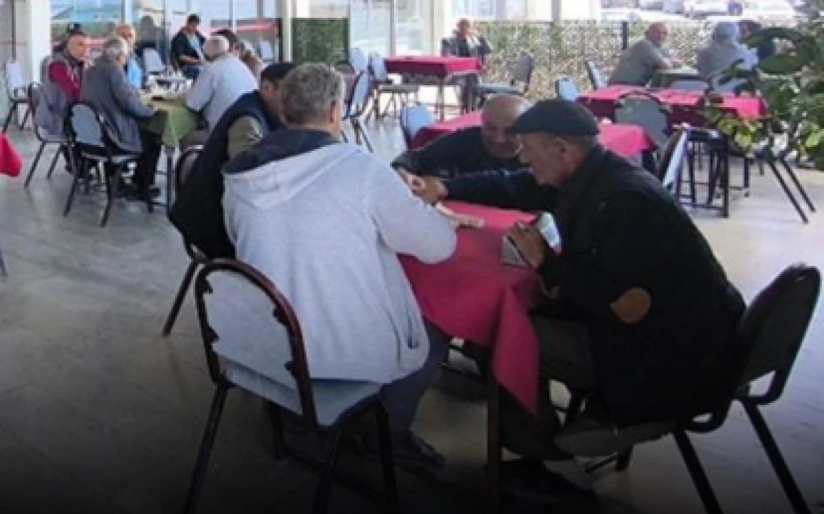 MİLLET BAHÇESİNDE ÇAY 3 TL