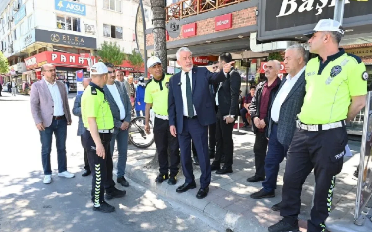 Mimar Sinan Caddesi’ne Yaya Işıklandırması Yapılıyor