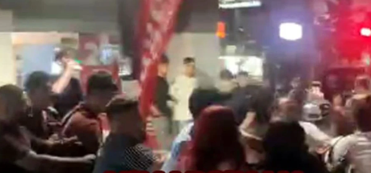 Mimarsinan Caddesi’nde Kavga: Motosiklet Sürücüsü İle Yayalar Çatıştı
