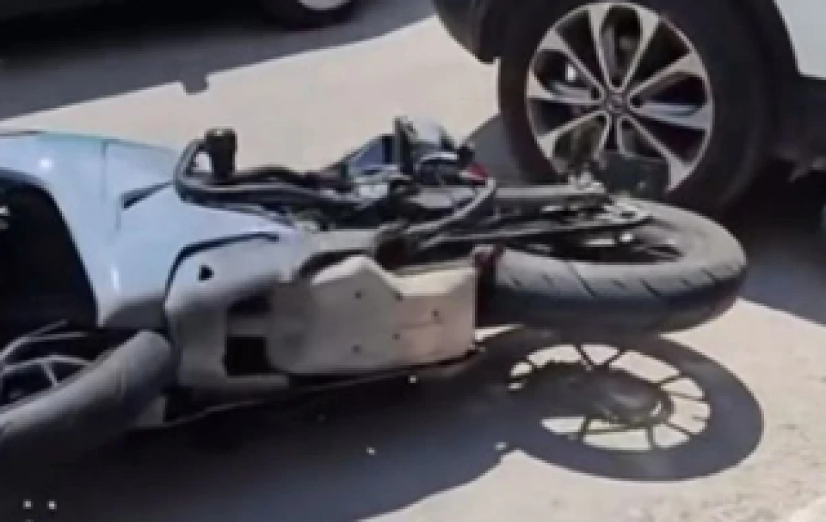 Motosiklet Jipe Çarptı Korkunç Manzara
