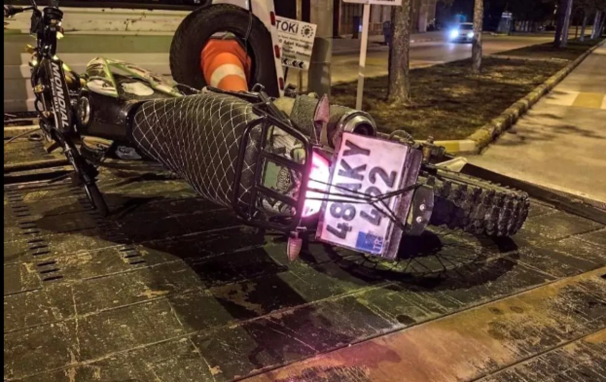 Motosiklet kazasında ağır yaralandı