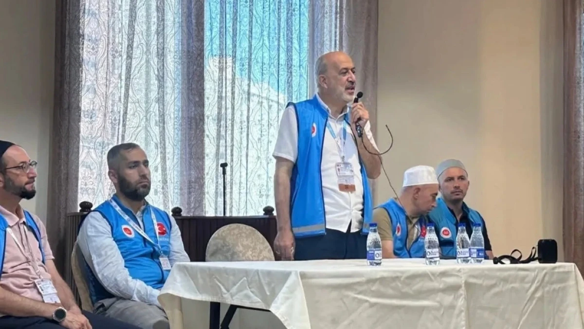 Müftü Biçer Kutsal Topraklarda Ispartalı Hacılarla Buluştu