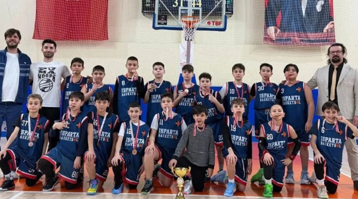 Nazmiye Demirel Ortaokulu&rsquo;ndan Tarihi Başarı: 6 Takım Grup M&uuml;sabakalarında