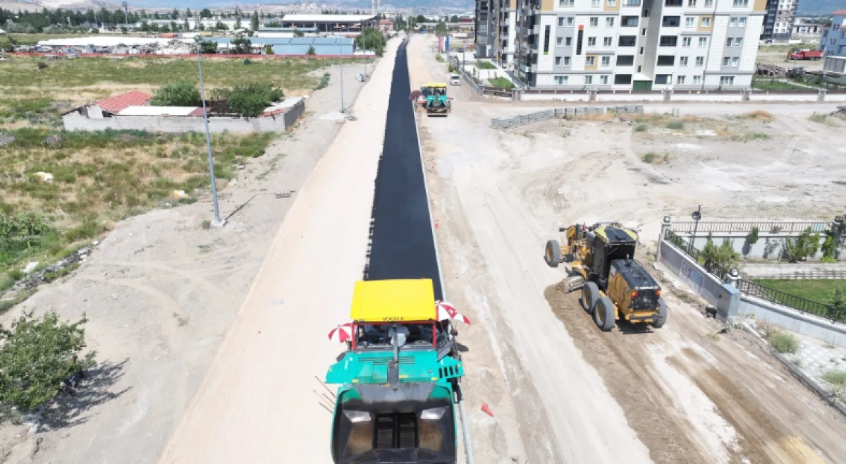 O bölgelerde asfalt ve kilit parke çalışmaları yapılıyor