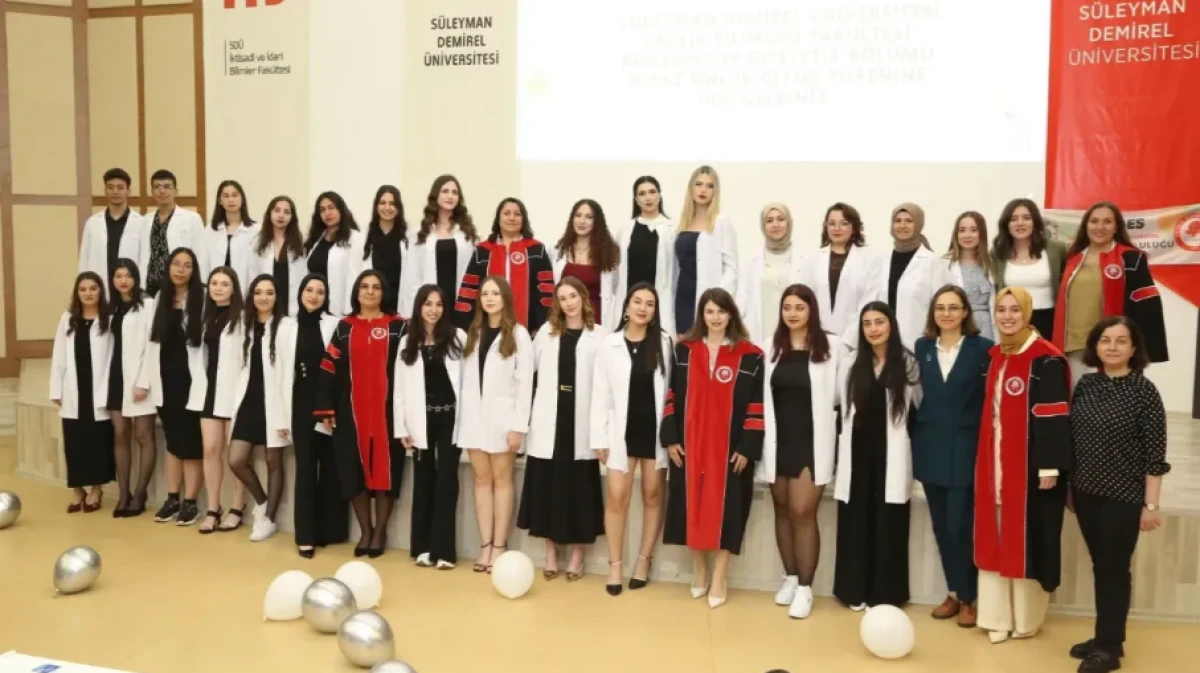 Öğrenciler Beyaz Önlüklerini Giydi
