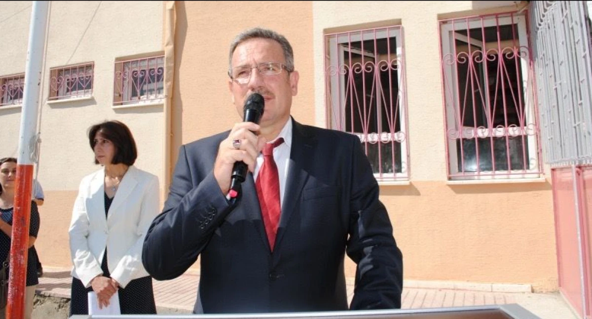 Okul tuvaletine kamera koyduran m&uuml;d&uuml;re sendika desteği