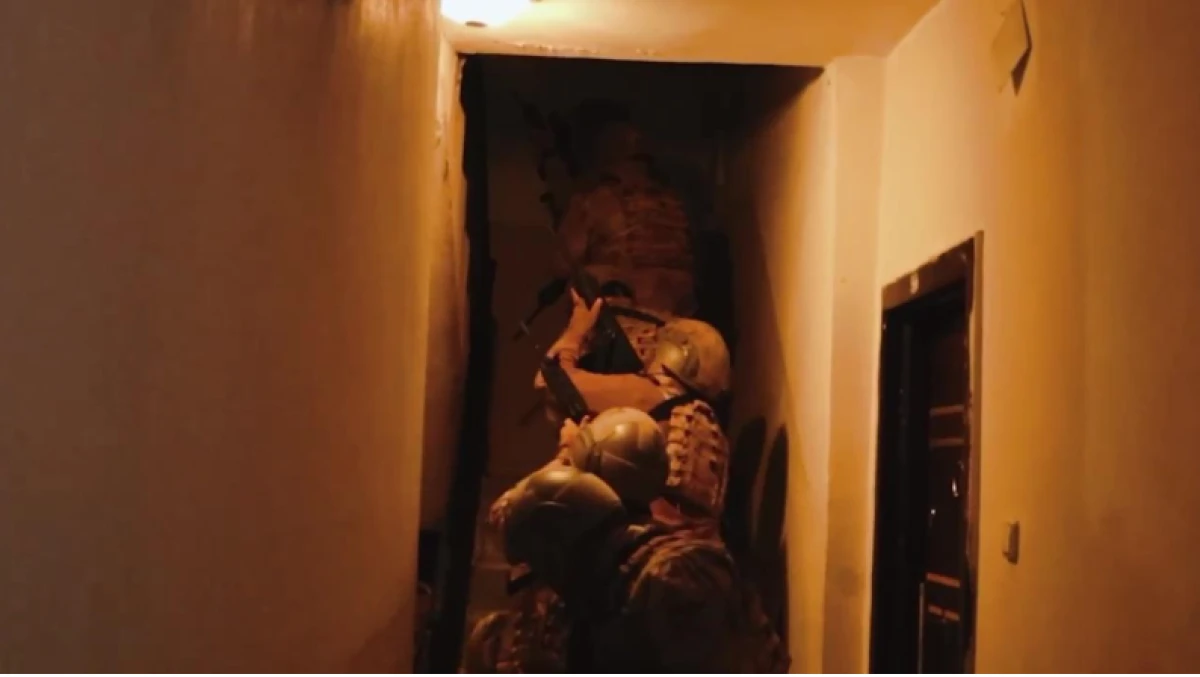 Organize su&ccedil; &ouml;rg&uuml;tlerine 6 ilde operasyon: 61 g&ouml;zaltı