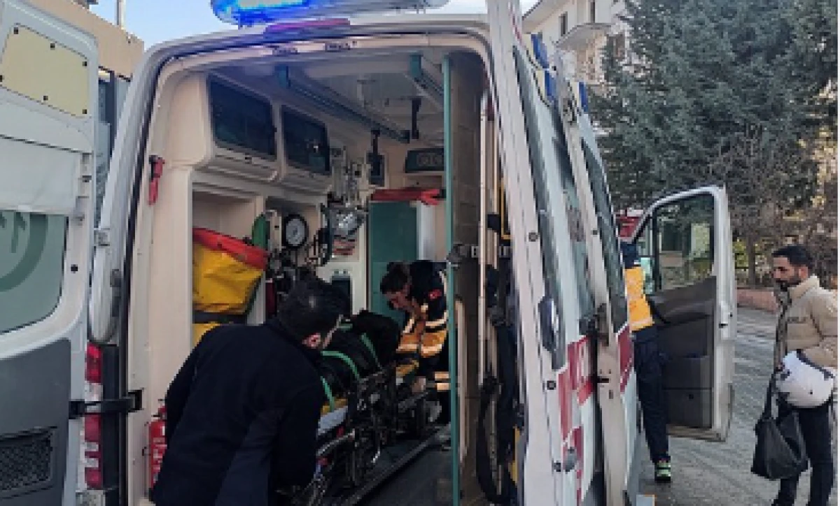 Otomobil ile Elektrikli Motosiklet Çarpıştı: 1 Yaralı