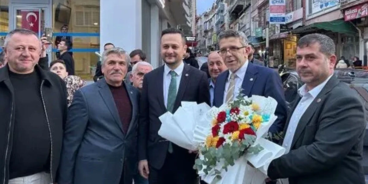 &Ouml;zt&uuml;rk, İYİ Parti Isparta teşkilatını ziyaret etti