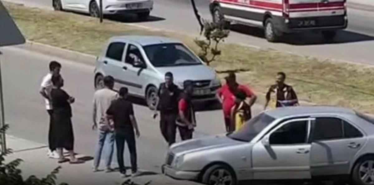 Refüjü Aşıp Karşı Şeride Geçti: Korkutan Kaza!