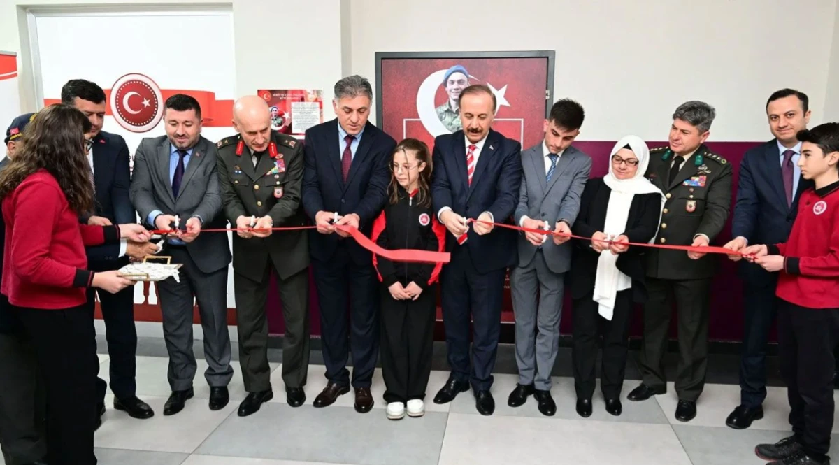 Şehit Mustafa &Ouml;nleme&ccedil;'in adı k&uuml;t&uuml;phanede yaşayacak