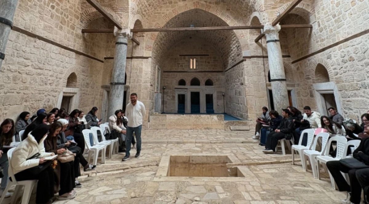 Tarihi medresede ders