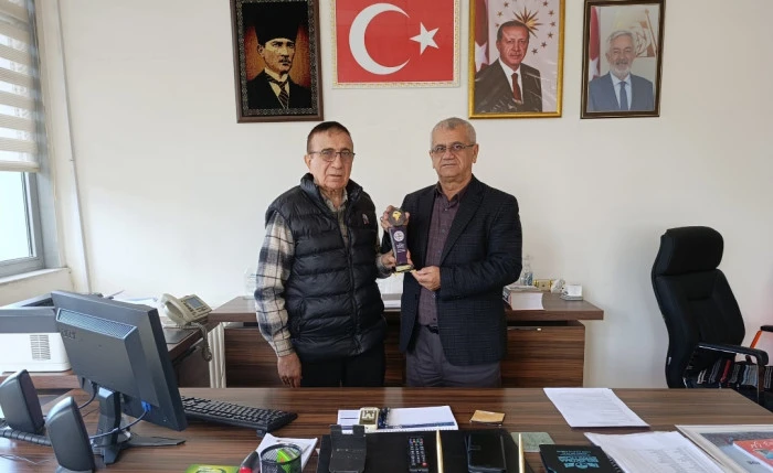 TİNGADER'DEN BELEDİYE MUHTARLAR M&Uuml;D&Uuml;R&Uuml; G&Uuml;RSOY MACİT'E PLAKET