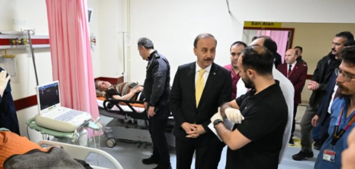 Vali Abdullah Erin’den Otobüs Kazasında Yaralananlara Ziyaret