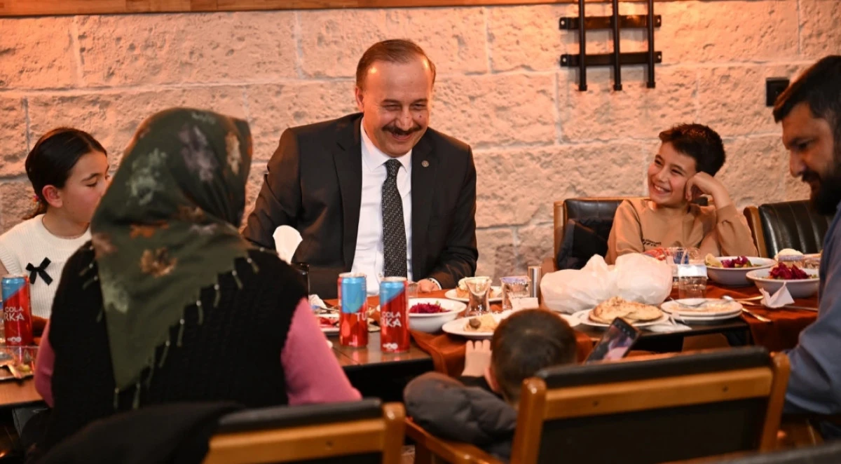 Vali Erin iftar sofrasında yetimlerle buluştu