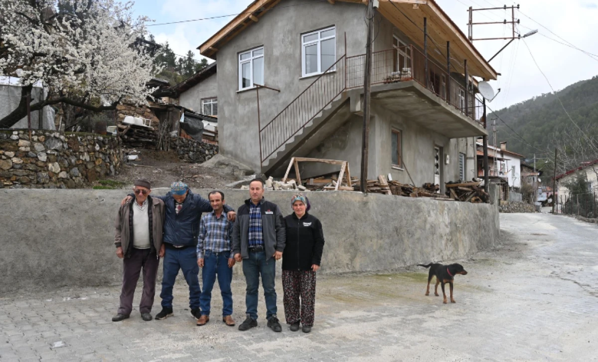 Yangında k&uuml;le d&ouml;nen ev, Isparta Belediyesi&rsquo;nin desteğiyle yeniden y&uuml;kseldi