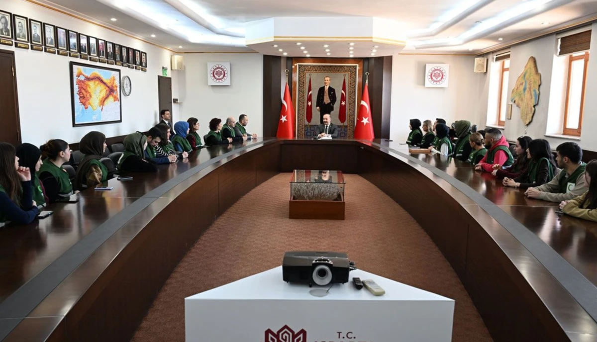 Yeşilay Isparta Şube Y&ouml;netiminden Vali Erin&rsquo;i Ziyaret etti