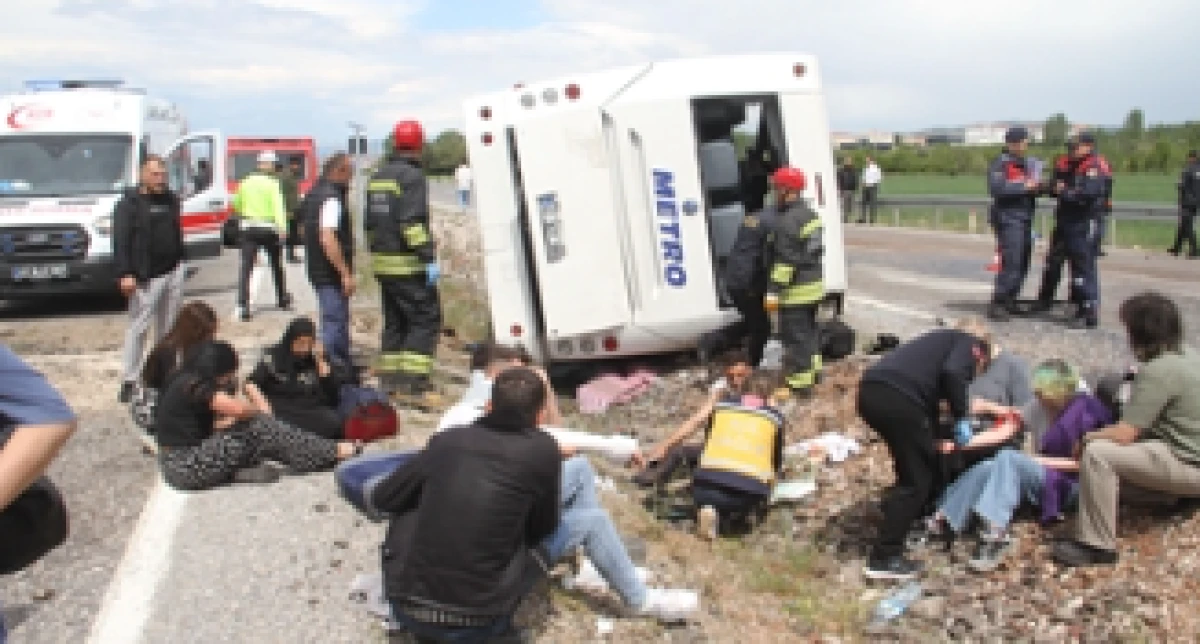 Yolcu otobüsü kaza yaptı: Yaralılar var