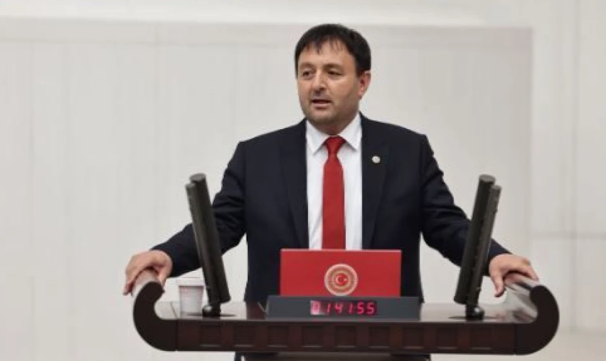 Zabun meclis k&uuml;rs&uuml;s&uuml;nde sert konuştu